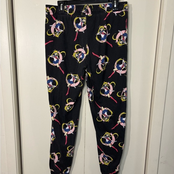 Sailor Moon Graphic Pajama Set - Picture 7 of 8